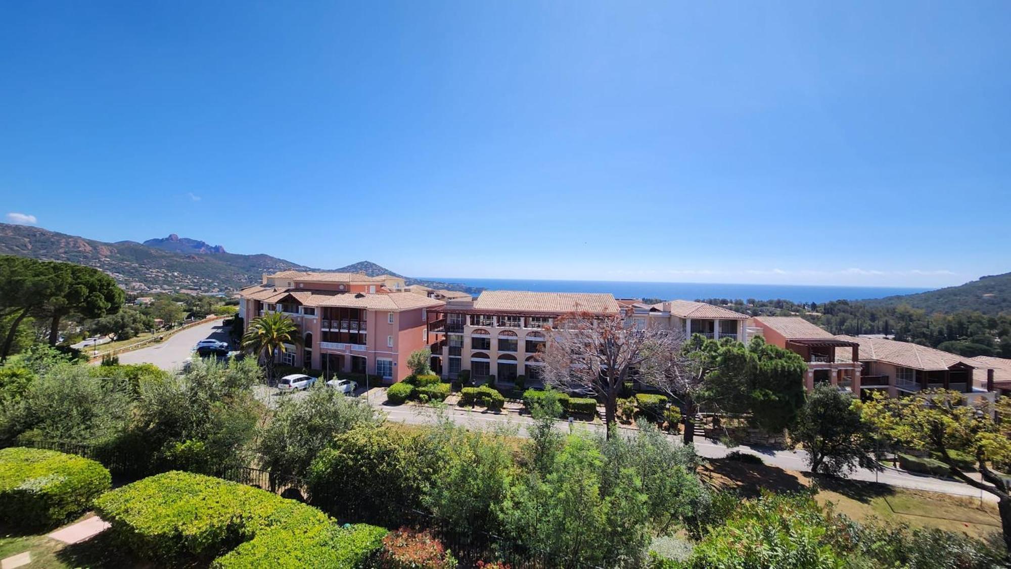 Saint-Raphael- Vue Mer Et Massif De L'Esterel Exterior photo